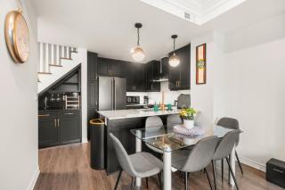 Etobicoke Townhouse Minutes Away from Waterfront - Toronto - 6