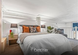 Stylish Flat in Central Leeds with Mezzanine Room Sleeps 4 by PureStay - Central Station - 8