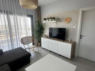 One-Bedroom Apartment in a Poolside Complex - 0