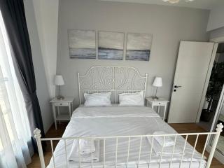 One-Bedroom Apartment in a Poolside Complex - 6