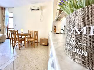 Sunny Sea - Menada Apartments - 4