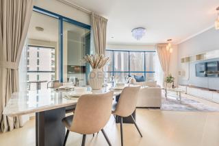Spacious 1BR Overlooking City Skyline and Marina, Next to JLT Lakefront, Just Minutes to Metro, Jumairah Bay Tower X1, JLT by Deluxe Holiday Homes - 6
