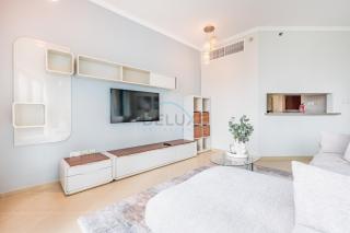 Spacious 1BR Overlooking City Skyline and Marina, Next to JLT Lakefront, Just Minutes to Metro, Jumairah Bay Tower X1, JLT by Deluxe Holiday Homes - 3