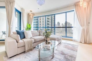 Spacious 1BR Overlooking City Skyline and Marina, Next to JLT Lakefront, Just Minutes to Metro, Jumairah Bay Tower X1, JLT by Deluxe Holiday Homes - 0