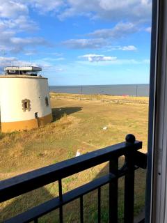 Martello Sunrise - Luxury 3-bedroom Seaview Beach House - 9