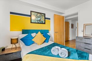 Enchanting Bristol Abode -Sleeps 6 with Balcony! - Bristol - 9
