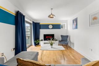 Enchanting Bristol Abode -Sleeps 6 with Balcony! - Bristol - 0