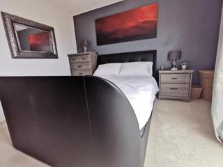 Luxury Marina View Apartment - 9