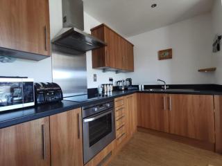Luxury Marina View Apartment - 6