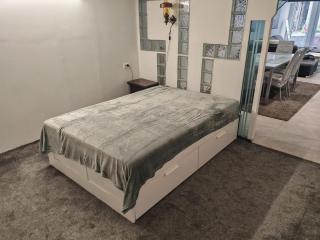 Urban Oasis - BIG stylish Apartment - 4