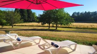 Lovely Modern 6-Bed Retreat Near 3 Swimming Lakes, Perfect for Families - 6