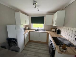 2 Bed Bungalow -25 Gower Holiday Village - Dog Friendly - Swansea - 6