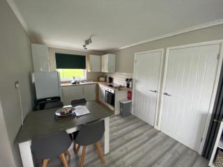 2 Bed Bungalow -25 Gower Holiday Village - Dog Friendly - Swansea - 5