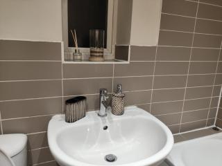 Happy Place - Dagenham - 7