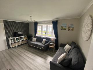 2 Bed Bungalow -25 Gower Holiday Village - Dog Friendly - Swansea - 4