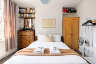 Lovely 1BR Flat in Hoxton with Balcony - 4