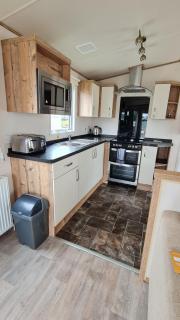 Hoburne Devon Bay Fabulous 3 bedroom caravan, with decking - 5