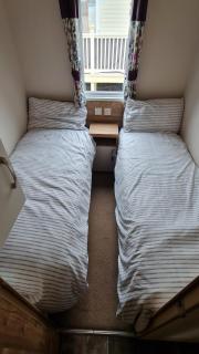 Hoburne Devon Bay Fabulous 3 bedroom caravan, with decking - 2