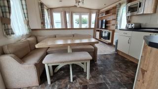 Hoburne Devon Bay Fabulous 3 bedroom caravan, with decking - 7