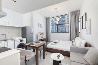 StayShort - JVC Apartments Sleeps 2 in a Great Location - 0