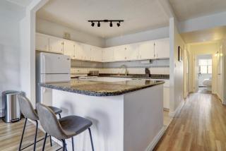 Stylish DT Views at Stampede w Free Parking and AC - 1