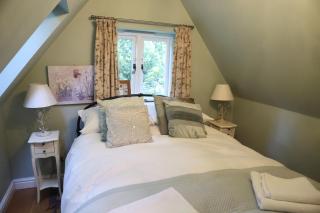 Swift Host - Rose Lodge - Sleeps 4 - Gardens - Dereham - Pet Friendly - Yaxham - 8