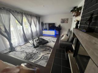 Casa Ucliva - Charming Alpine Apartment Getaway in the Heart of the Swiss Alps - Rueras - 6