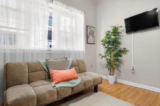 Design-led 1br In Prime Spot - 3