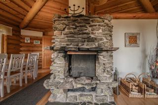 Villa Utsu 1 - Traditional Lapland Cottage - Ski-in Ski-out by Aavalevi - 9