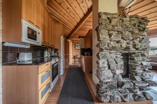 Villa Utsu 1 - Traditional Lapland Cottage - Ski-in Ski-out by Aavalevi - 1