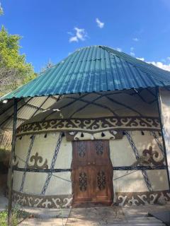 Traditional yurt with heated floor - 7