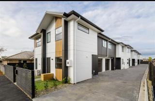 Two Bedrooms With Two Bathrooms - Hamilton - 0