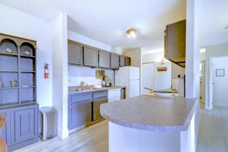 Spacious Top Floor at Stampede w Free Parking and AC - 3