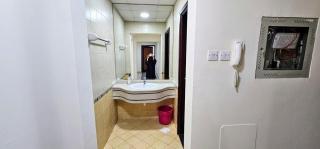 Luxury 4 Bedroom Flat with Beach & Swimming Pool - Ajman - 7
