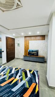 Relaxing Studio facing Eiffel Tower food hub - Lahore - 7