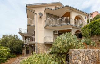 Gorgeous Apartment In Sveti Juraj With Wifi - 5