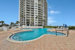 Beachfront 3 Bed, 3 bath Condo, Balcony & Pool - 2