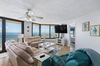 Beachfront 3 Bed, 3 bath Condo, Balcony & Pool - 1
