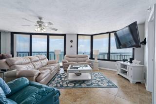 Beachfront 3 Bed, 3 bath Condo, Balcony & Pool - 0