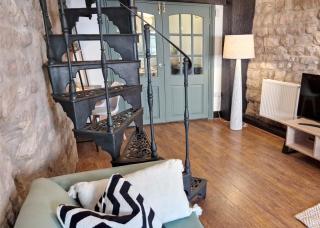 Historic 1629 May Cottage with Hot Tub - Heysham - 8