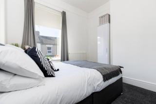 4 BEDS, 4 BATHS home, central Darlington - Darlington - 9