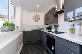 4 BEDS, 4 BATHS home, central Darlington - Darlington - 4