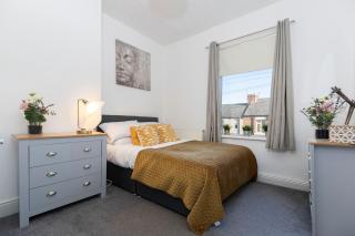4 BEDS, 4 BATHS home, central Darlington - Darlington - 2