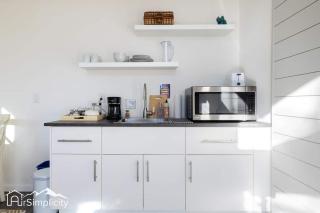 Sunnyside Carriage House W Shared Patio - 5