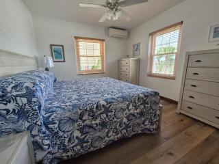 Tranquil Roomy Getaway Close to City - 1