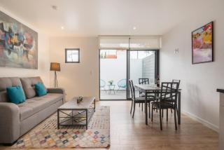 Cozy Urban Rooftop Lounge Free Parking & Wifi - 0