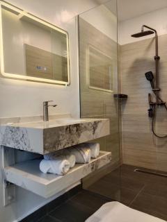 The Well Kamakis - 2