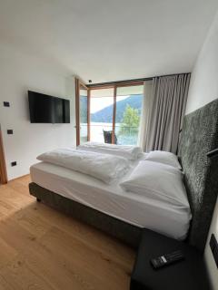 AquaVista Lakeside Apartments - 4