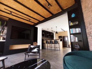 Luxe Singles Couples Flat in Upscale Lima - 3