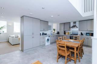 Old School Close Stylish Stay in Derbyshire - 8